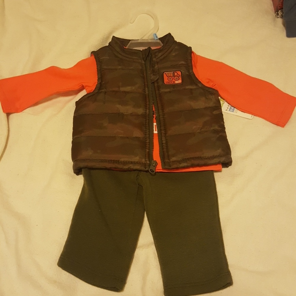 *Sold*🌸2 for $10🌸 Orange & camo outfit set